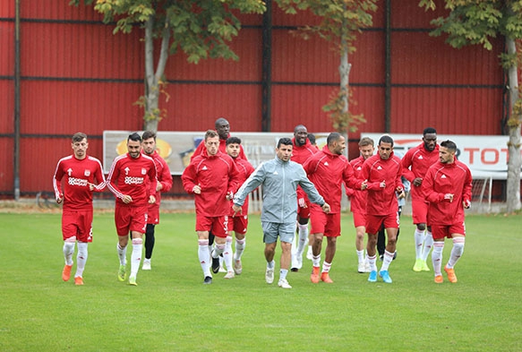 Sivasspor yamur altnda alt