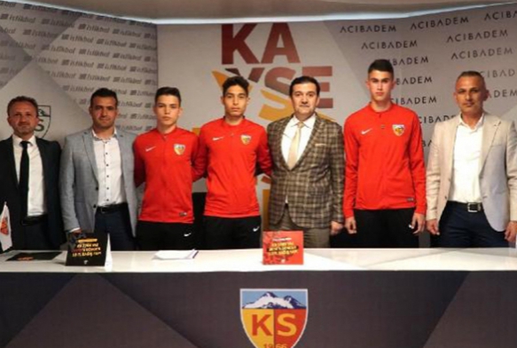 Kayserispor'dan altyapdaki 3 futbolcuya profesyonel szleme