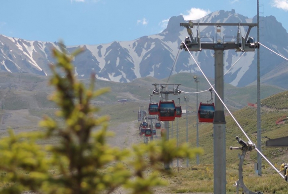 Erciyes'te teleferik tesisleri hizmete ald