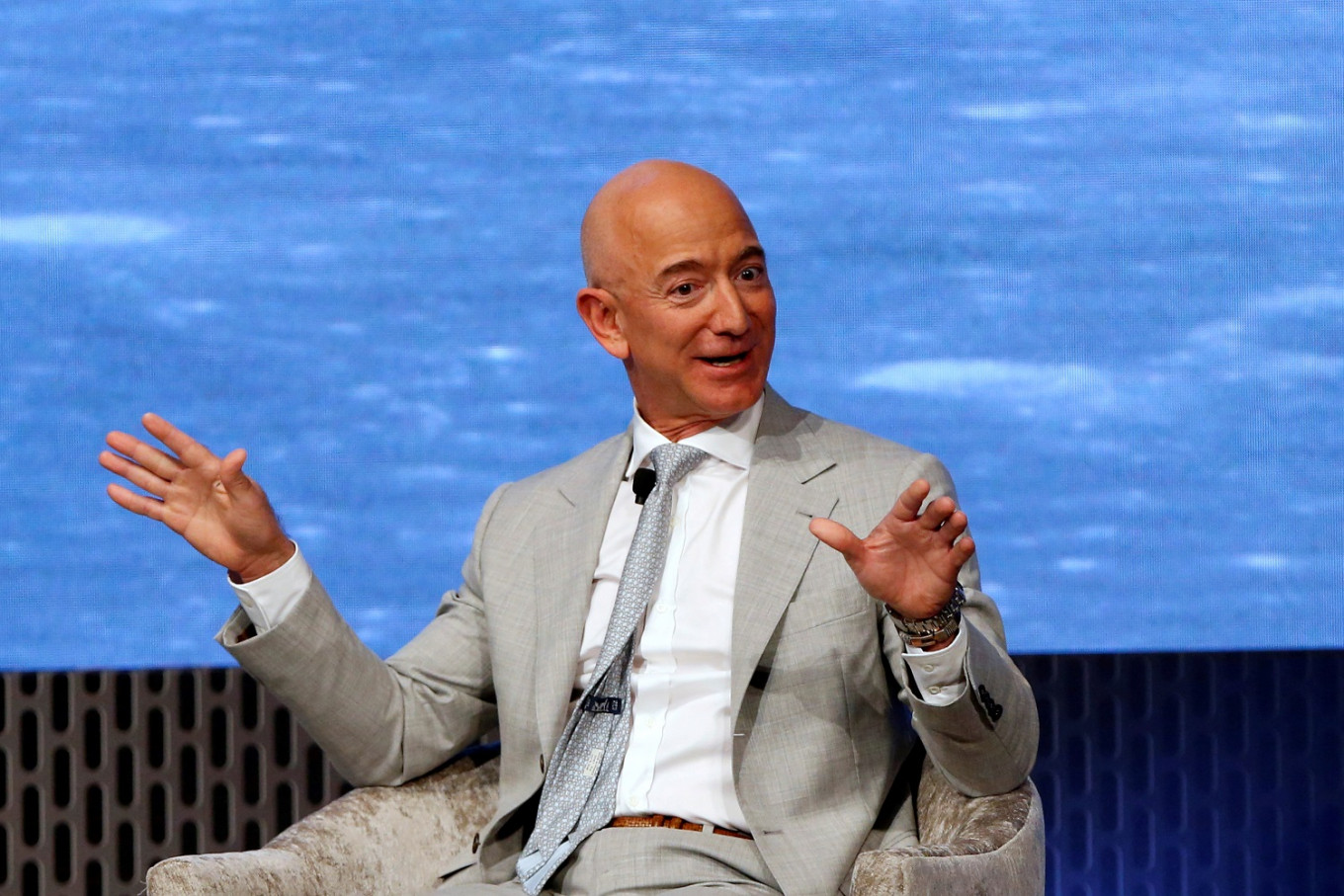 Jeff Bezos grevinden ayrlyor