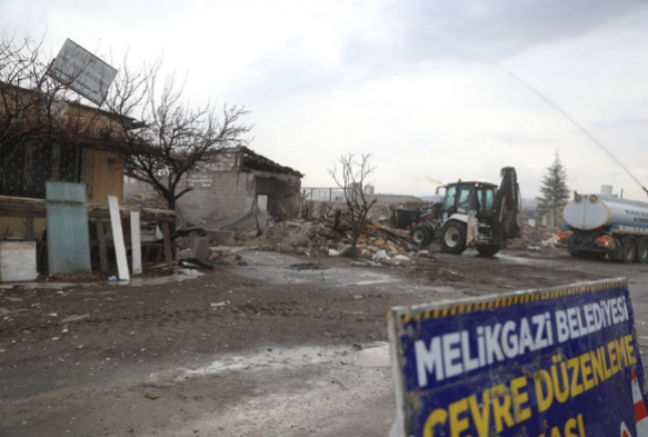 Melikgazi Belediyesi'nden karla mcadele mesaisi