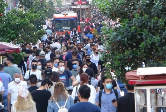 Taksim ve stiklal Caddesinde korkutan younluk