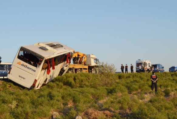 Aksaray'da yolcu otobs devrildi: 22 yaral