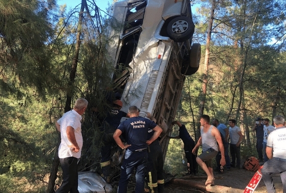 Trbe ziyaretinden dnen kafile kaza yapt: 8 l, 11 yaral