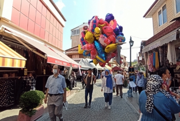 Gnde 10 kilometre yryerek 6 bin lira kazanyor