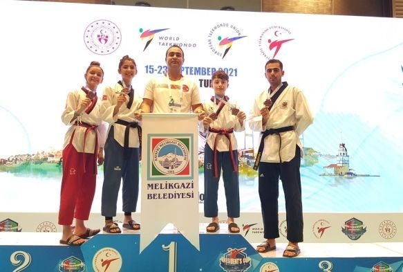 Melikgazinin deafolimpik sporcularndan tarihi bir baar yks