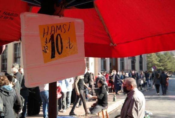 Kilosu 10 TLye den hamsiyi gren sraya girdi