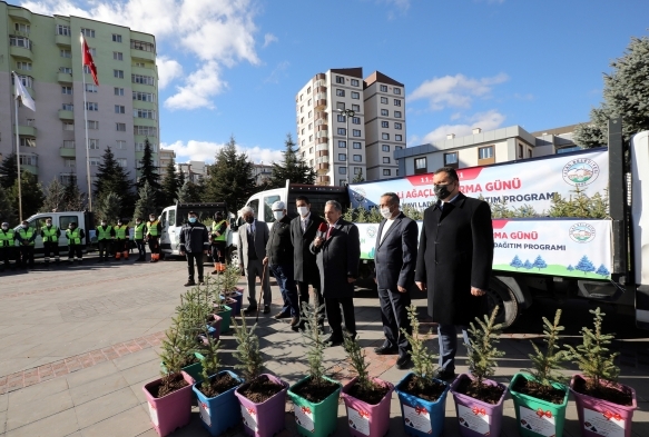 Talas Belediyesi'nden 2 bin 23 mavi ladin