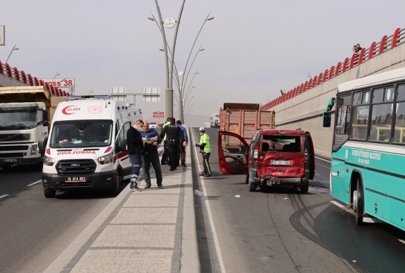 Kayseri'de zincirleme trafik kazas: 2 yaral