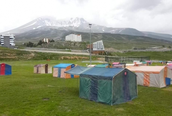 Sıcaktan bunalanlar için Erciyeste kamp imkanı