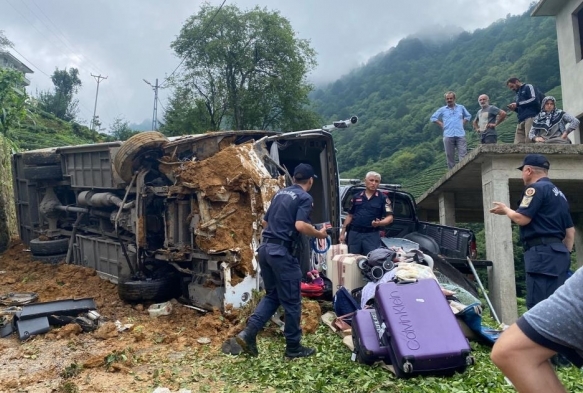 Arap turistleri tayan tur minibs devrildi!