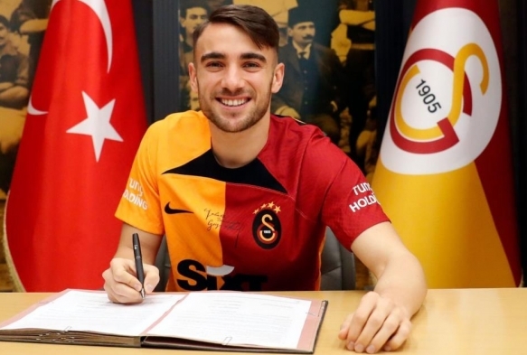 Yunus Akgn, 4 yl daha Galatasaray'da