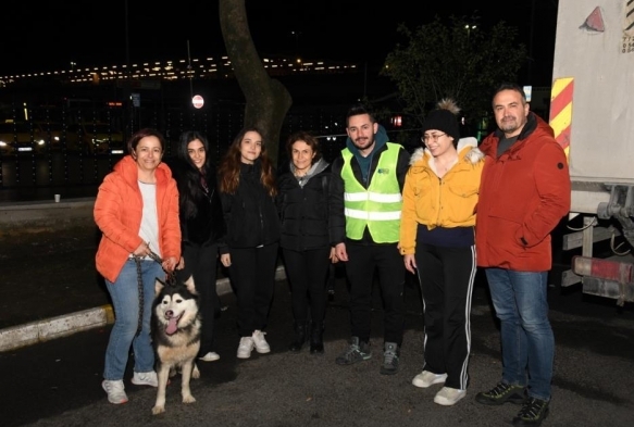 Depremzede kpek Bella stanbulda yeni ailesine kavutu