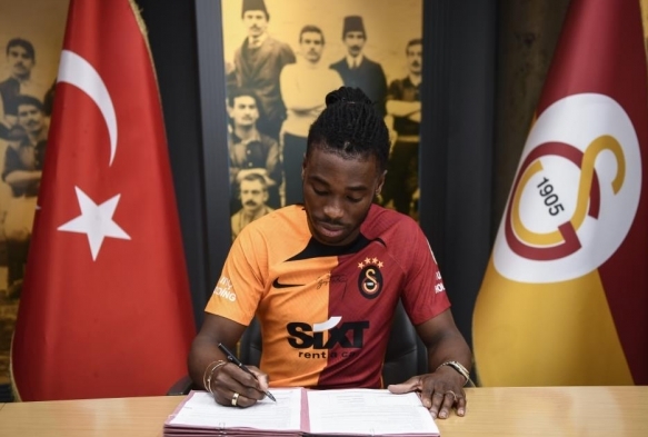 Galatasaray, Adekugbe'yi aklad