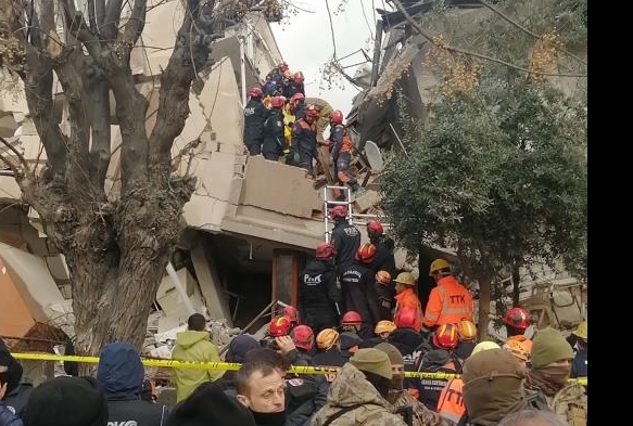 Hatay Gazi Mahallesindeki enkazdan 3 ceset kartld