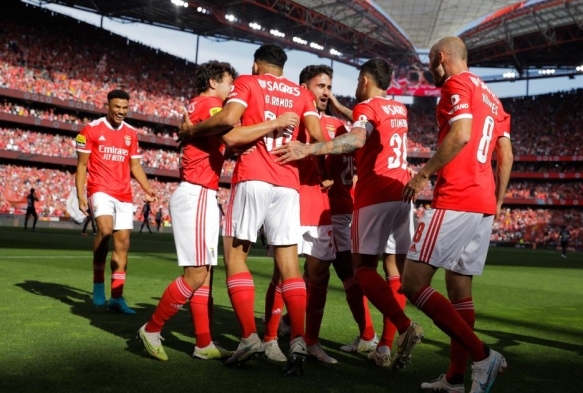 Benfica 4 yl aradan sonra ampiyon