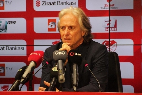 Fenerbahe, Jorge Jesus ile yollarn ayrldn aklad