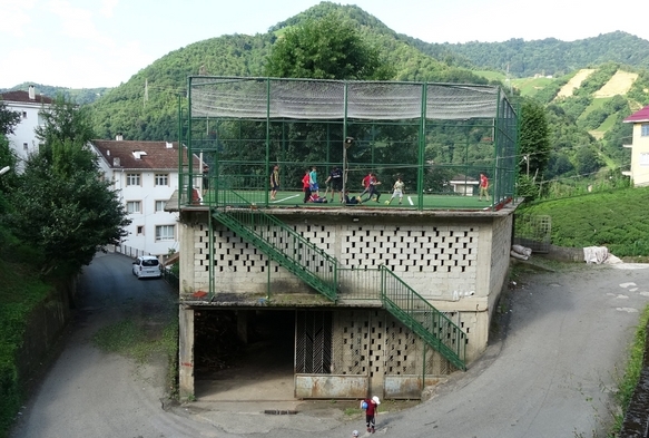 Trabzonlu, futbolu her yerde oynar