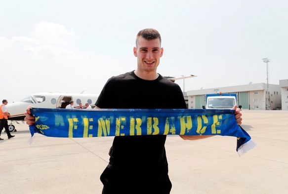 Dominik Livakovic, Fenerbahe iin stanbulda