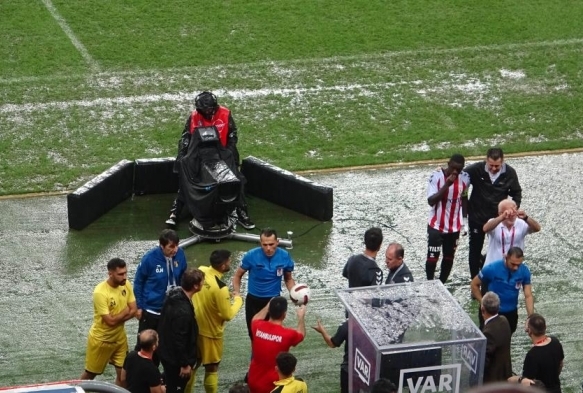 Samsunspor- stanbulspor ma 12. dakikada ertelendi