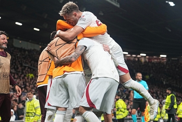 Galatasarayın, United zaferi İngiliz basınında