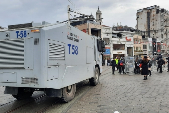 Taksim Meydanı bariyerlerle kapatıldı