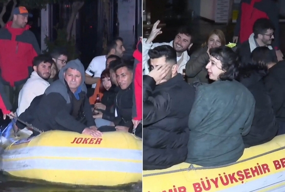 İzmir'de vatandaşlar botla kurtarıldı
