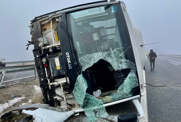 Ağrıda sis kazayı beraberinde getirdi: 19 yaralı