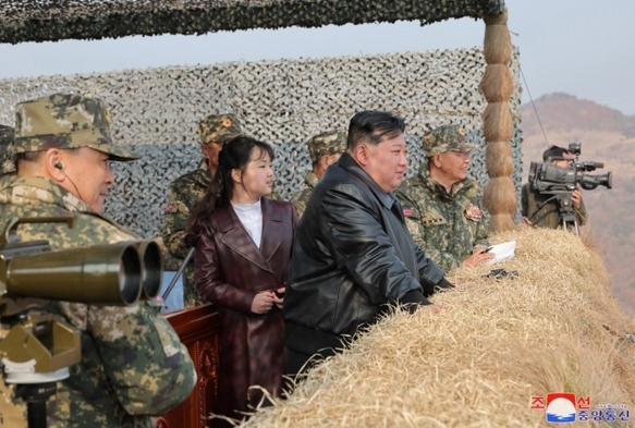 Kuzey Koreden Hava İndirme Tatbikatı