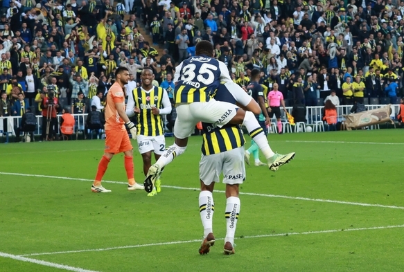 Fenerbahe, umudunu son 2 haftaya taşıdı