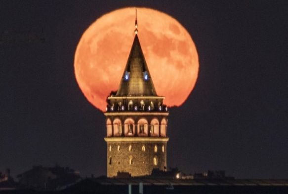 Dolunay İle Galata Kulesi Buluştu