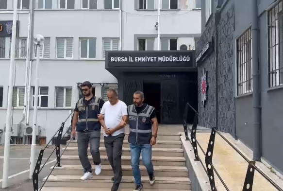 Başkasına Ait Kimlikle Yaşadı