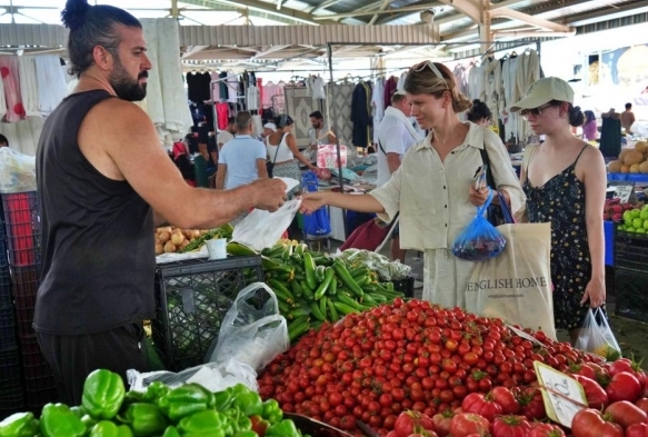 Pazarcılar Rusa ğrendi