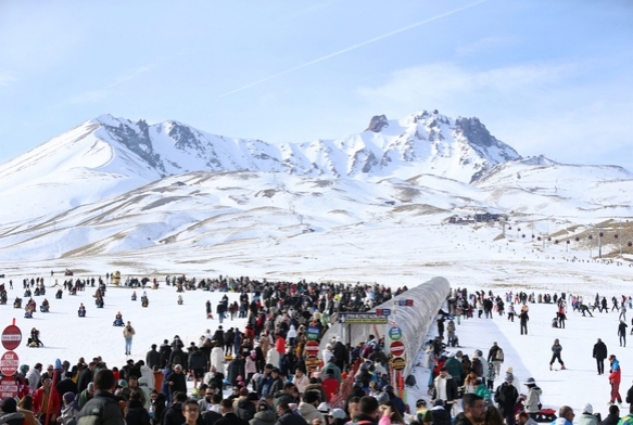 Erciyes hafta sonu 70 bin ziyareti ağırladı