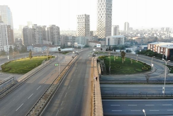 Yılın ilk gnnde yollar boş kaldı