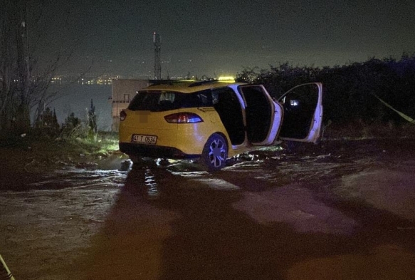 Taksici yol kenarnda boaz kesilmi halde bulundu