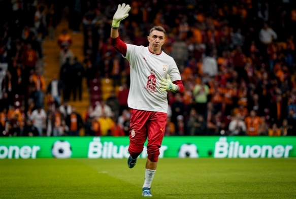 Fernando Muslera rekor iin sahada