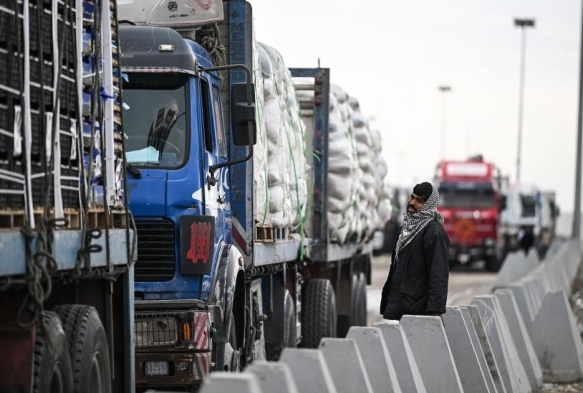 srail, Gazze'ye insani yardm giriini durdurdu