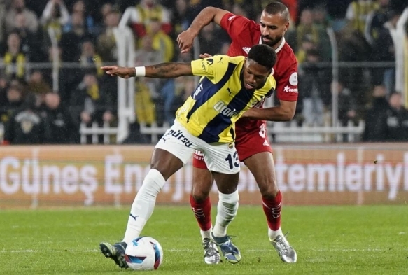 Fenerbahe, ligde puan farkn 4'e indirdi