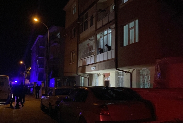 Evine gireceği sırada sırtından vuruldu