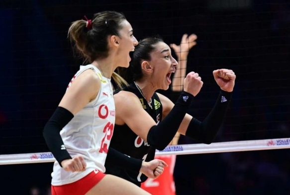 A Milli Kadn Voleybol Takm'ndan 4'te 4