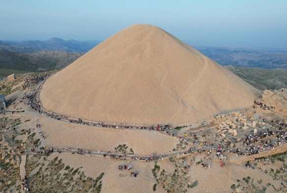 Binlerce turisti arlad!