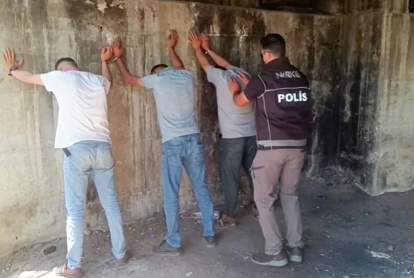Adana'da 65 şüpheli yakalandı!
