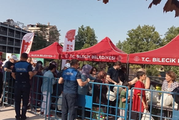 50 ton bedava karpuz dağıttılar!