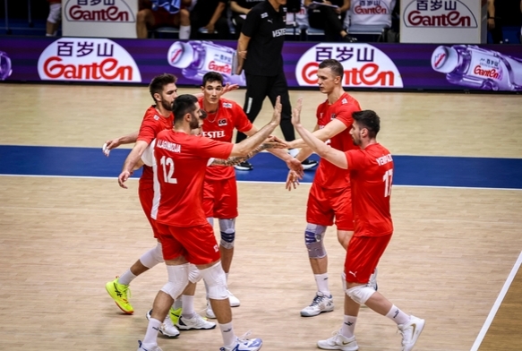 A Milli Erkek Voleybol Takm, ABD'ye 3-0 malup oldu