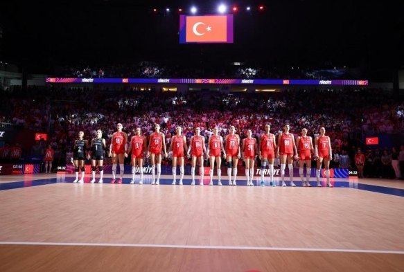 A Milli Kadn Voleybol Takm, Polonya'ya gitti