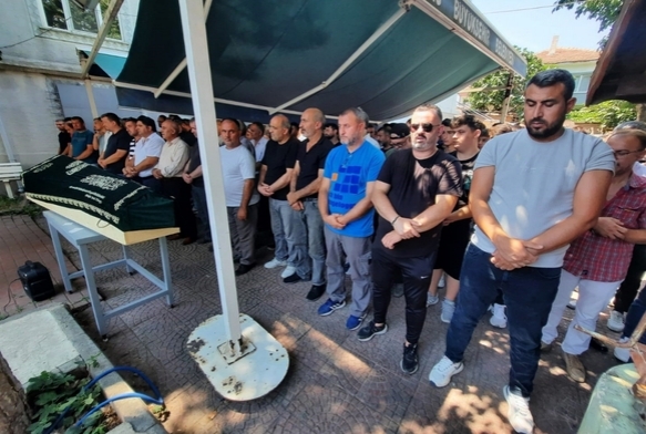 16 yaşındaki Dindar gözyaşlarıyla uğurlandı