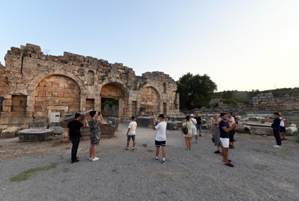 Antalya tm zamanlarn gnlk turist rekorunu krd