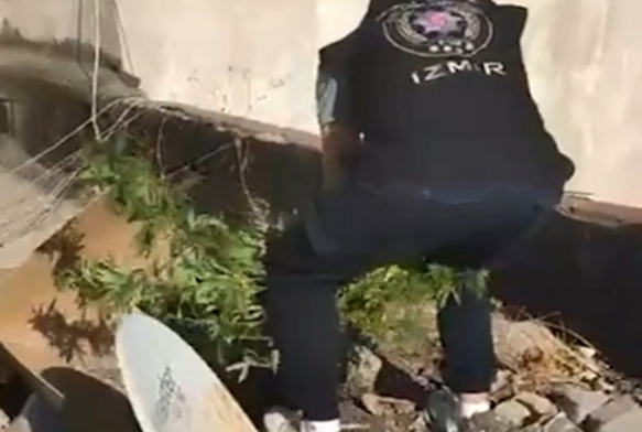 Tarihi Kemeraltı Çarşısı’nda uyuşturucu operasyonu