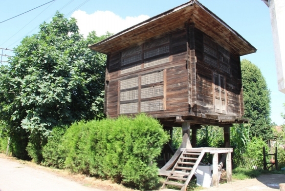 Yllara meydan okuyan ahap depo